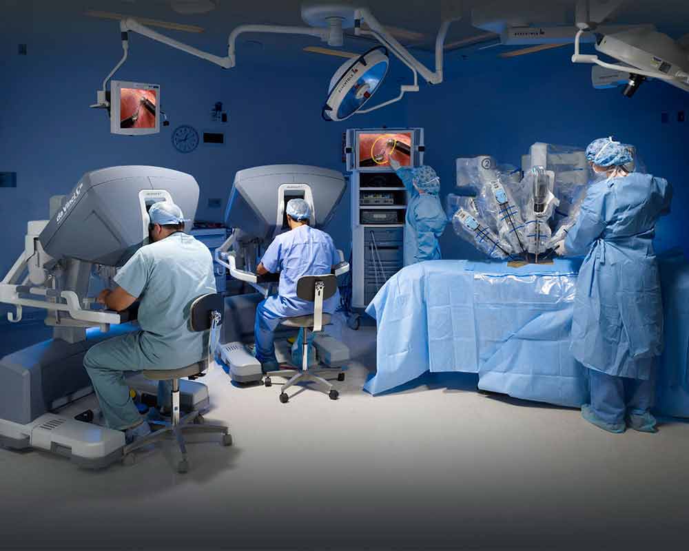 CareAcross-robotic_surgery_da_vinci